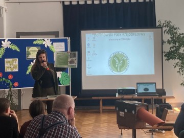 Dziuplaki i budki lęgowe – wieszanie budek w Szkole Podstawowej nr 7 w ramach projektu „Z Przyrodą na Ty” , 